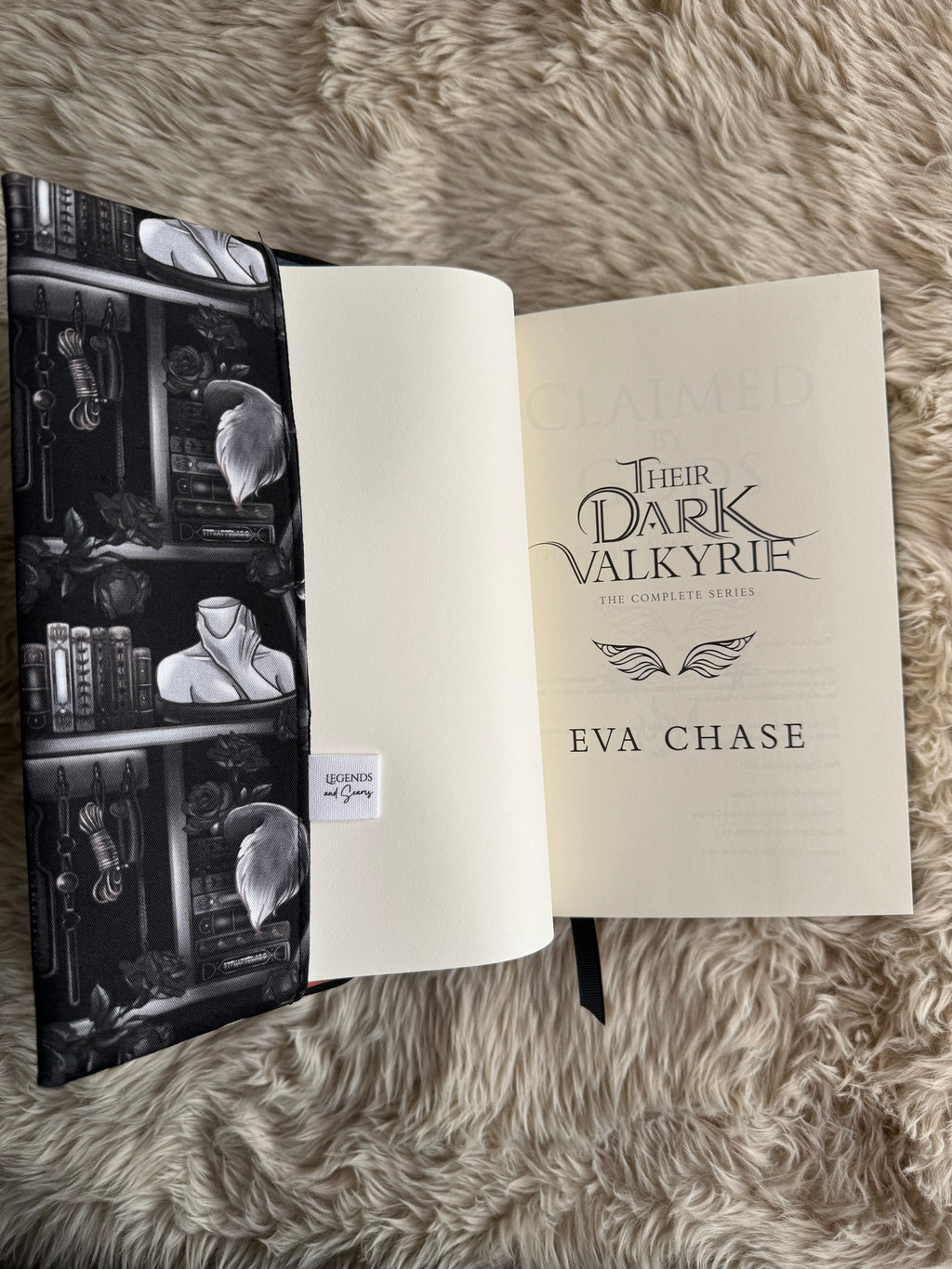 Dark romance shelves dust jacket (Black)
