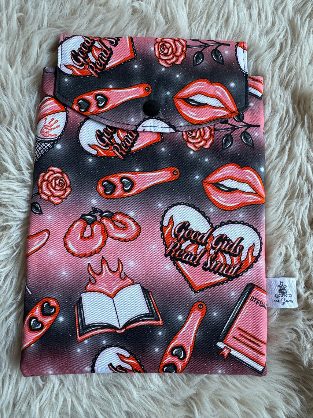 Good girls read smut Small eReader and Book Sleeve