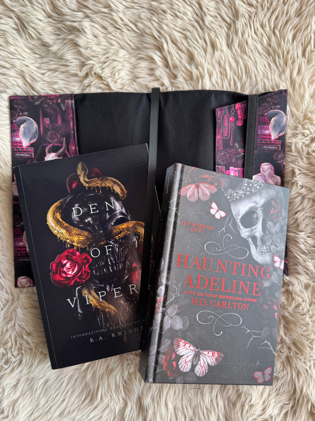 Dark romance shelves dust jacket (Pink)