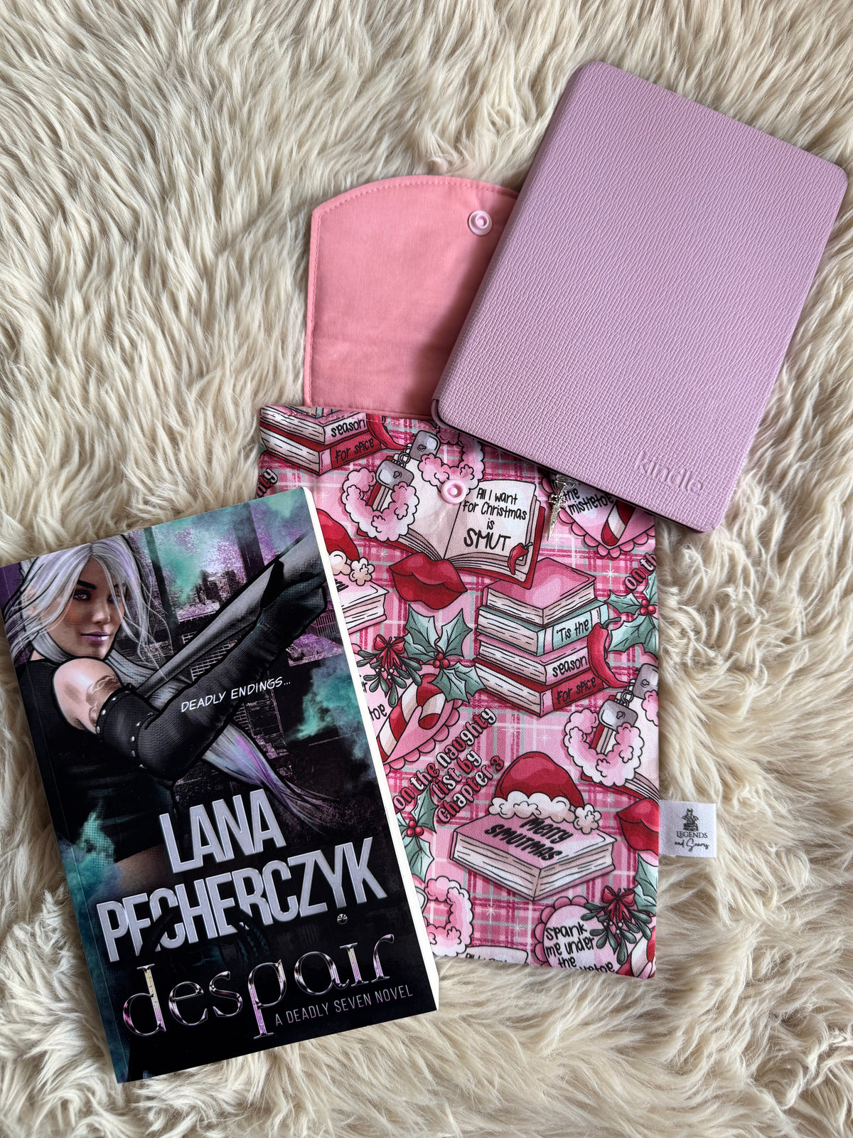Smutmas (Pink tartan) Small eReader and Book Sleeve