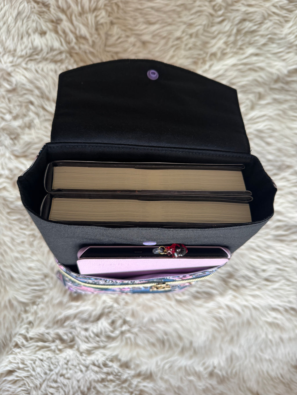 Bad witch book club (Dark) Large 3in1 sleeve