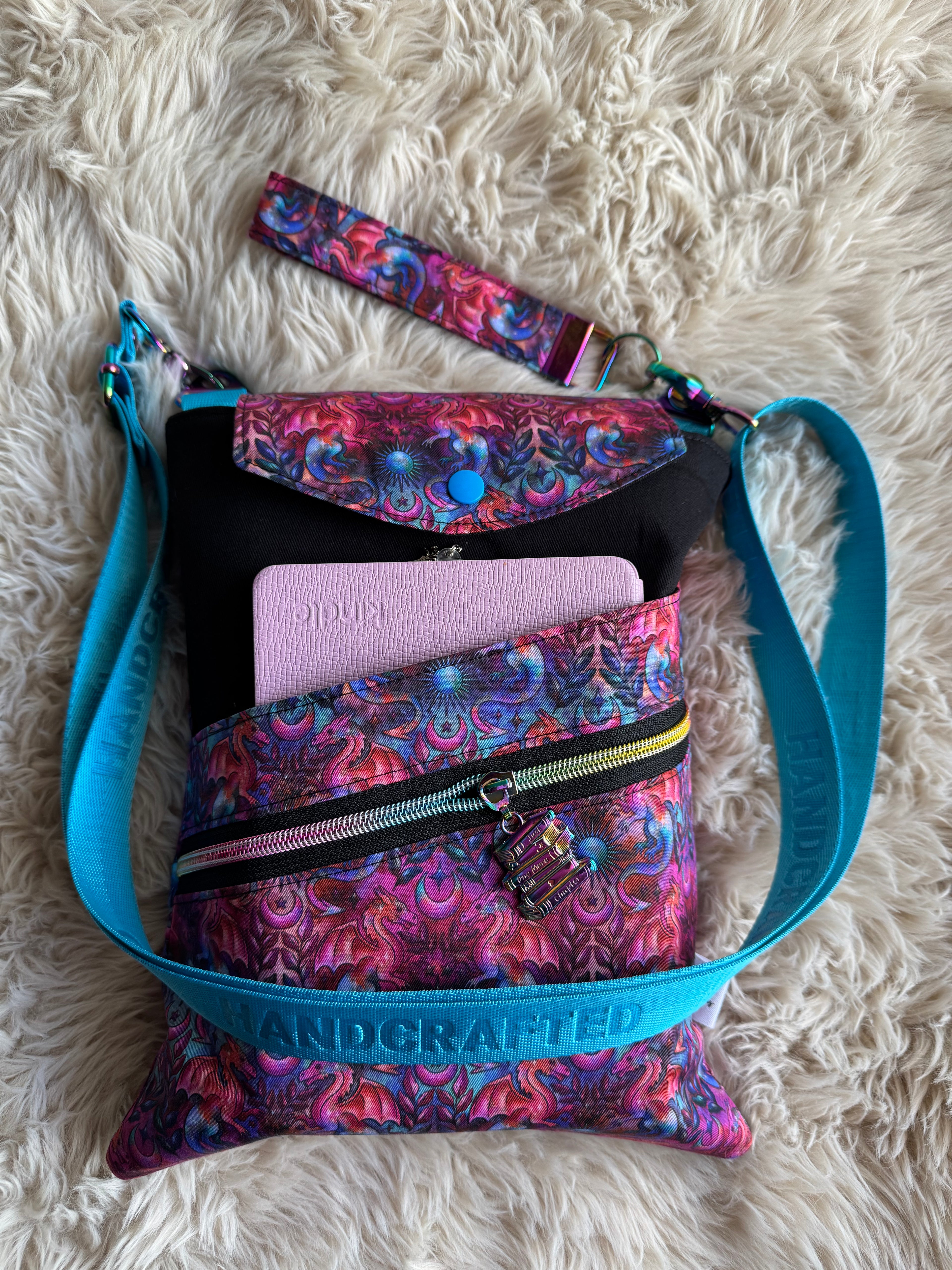 Dragon symmetry Large 3in1 Sleeve with Strap