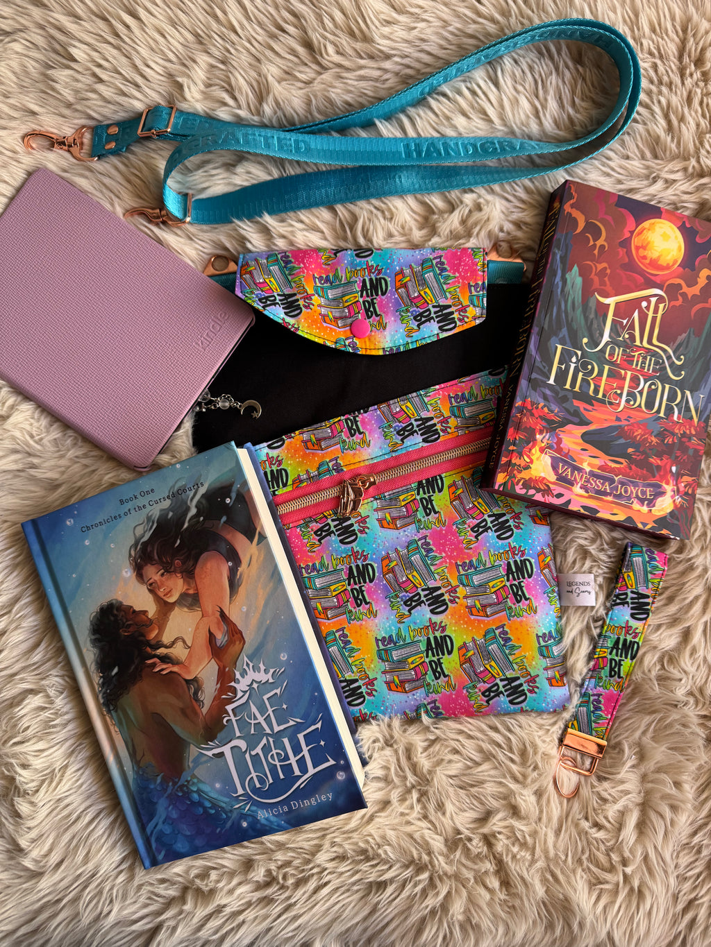 Read books and be kind Large 3in1 Sleeve with adjustable strap