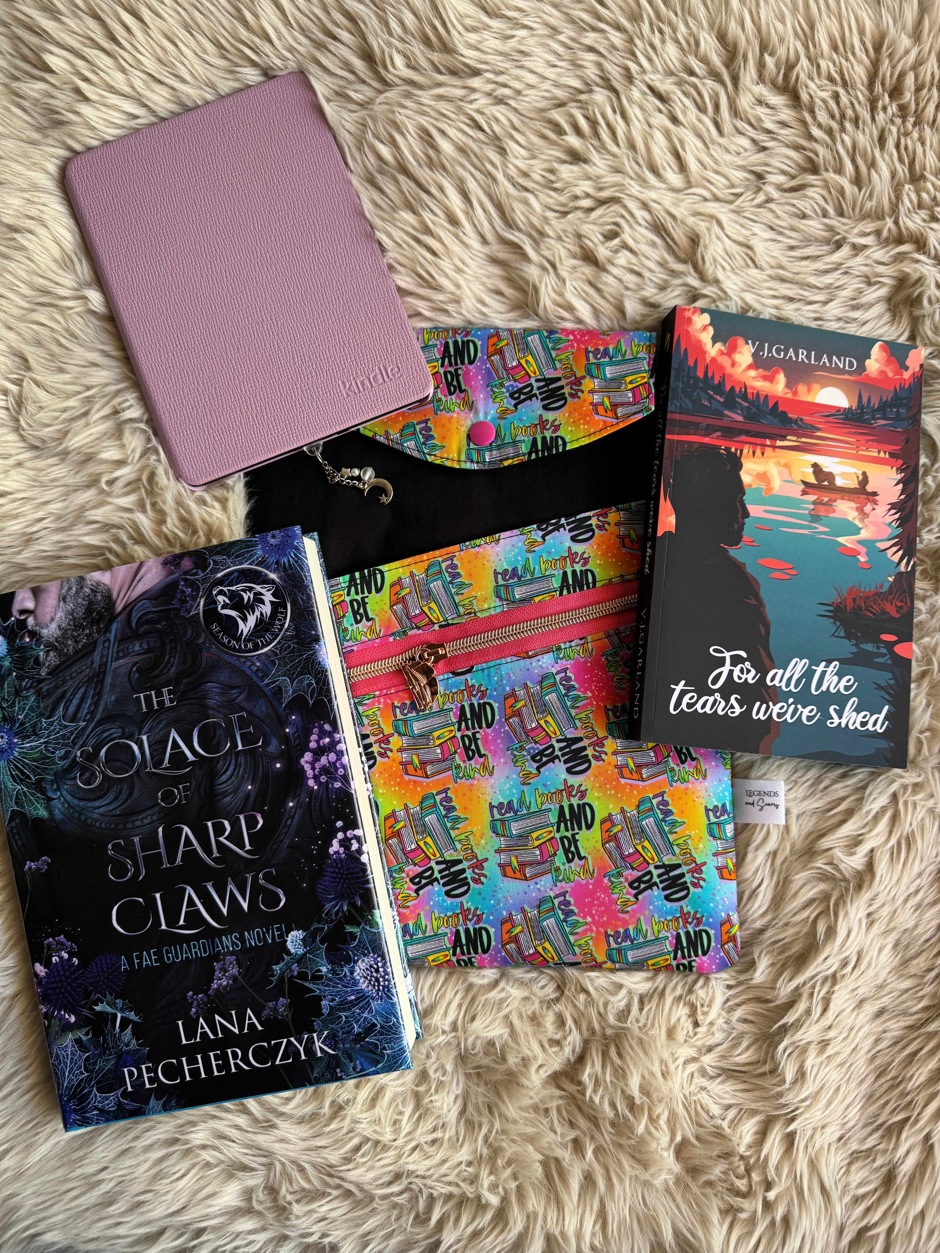 Read books and be kind Large 3in1 Sleeve