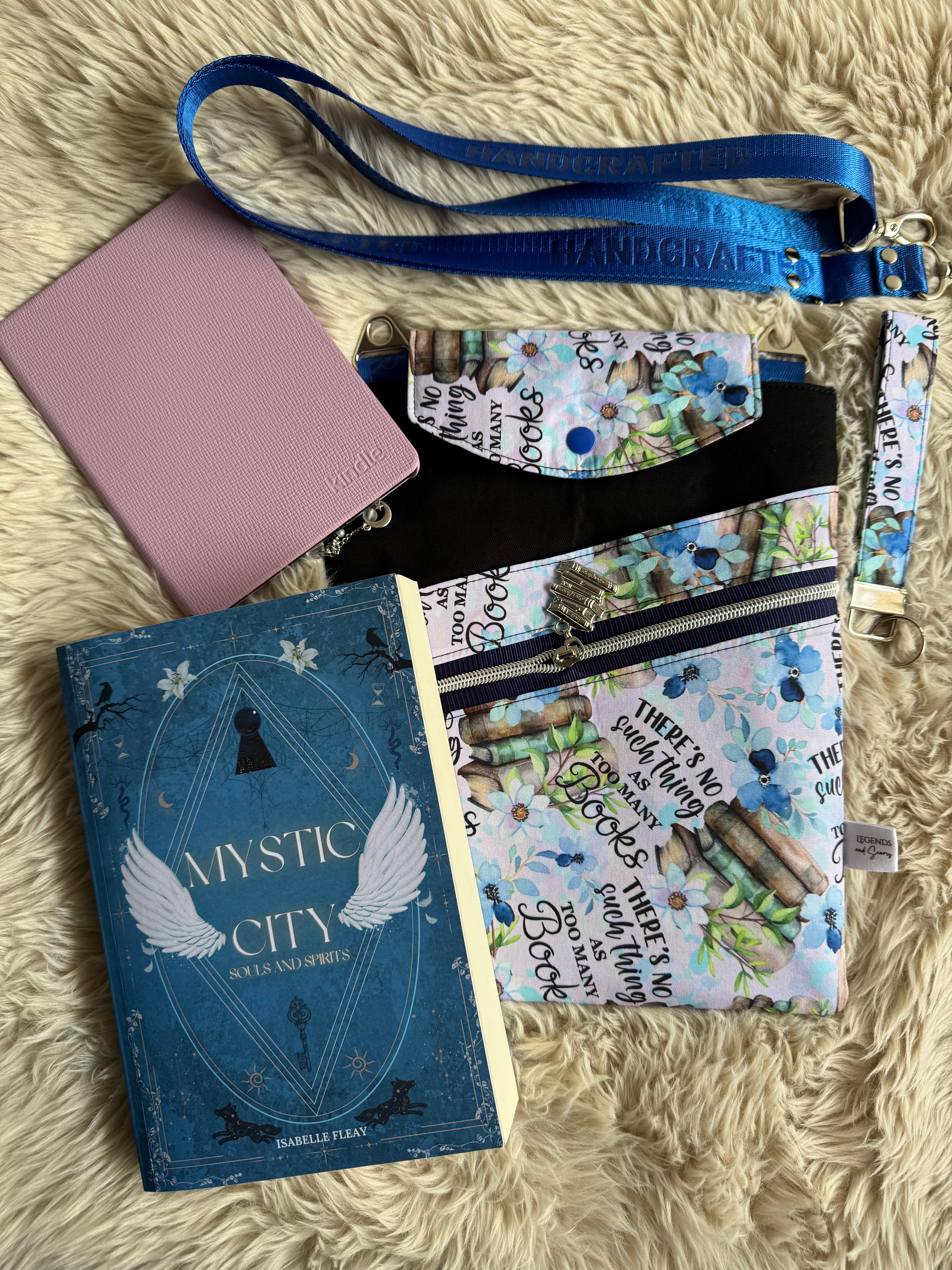 Never too many books Large 3in1 Sleeve with adjustable strap