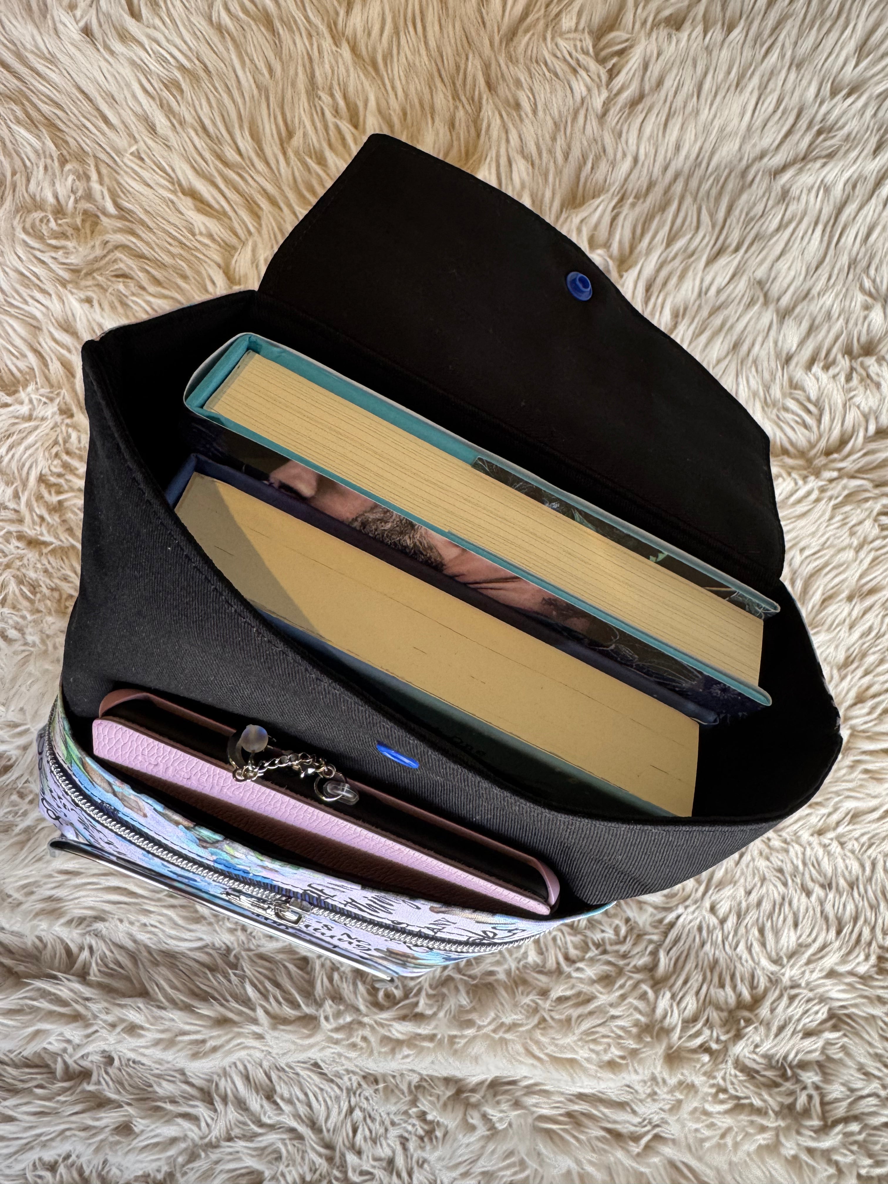 Never too many books Large 3in1 Sleeve