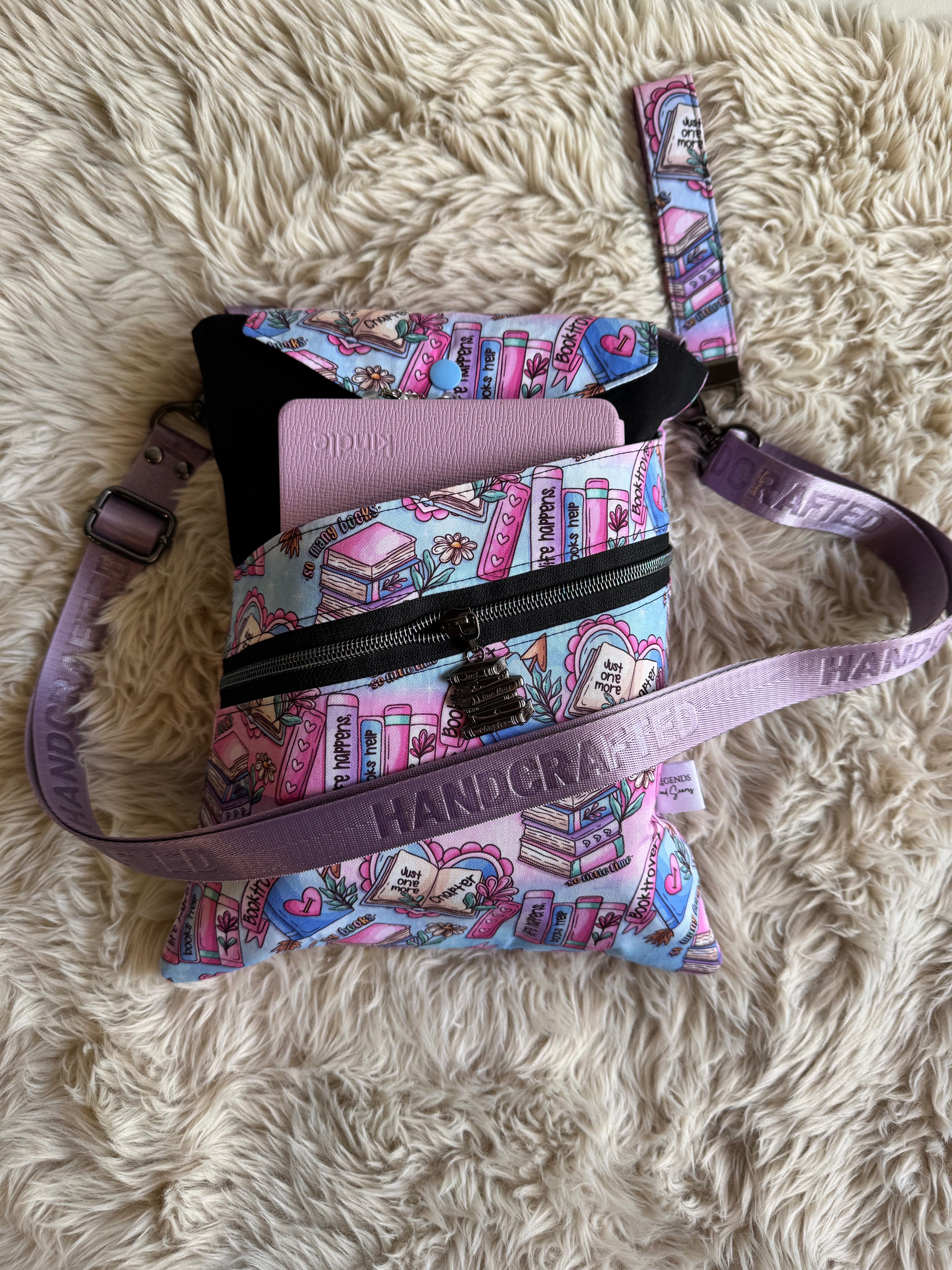 Booktrovert (Ombré) Large 3in1 Sleeve with adjustable strap