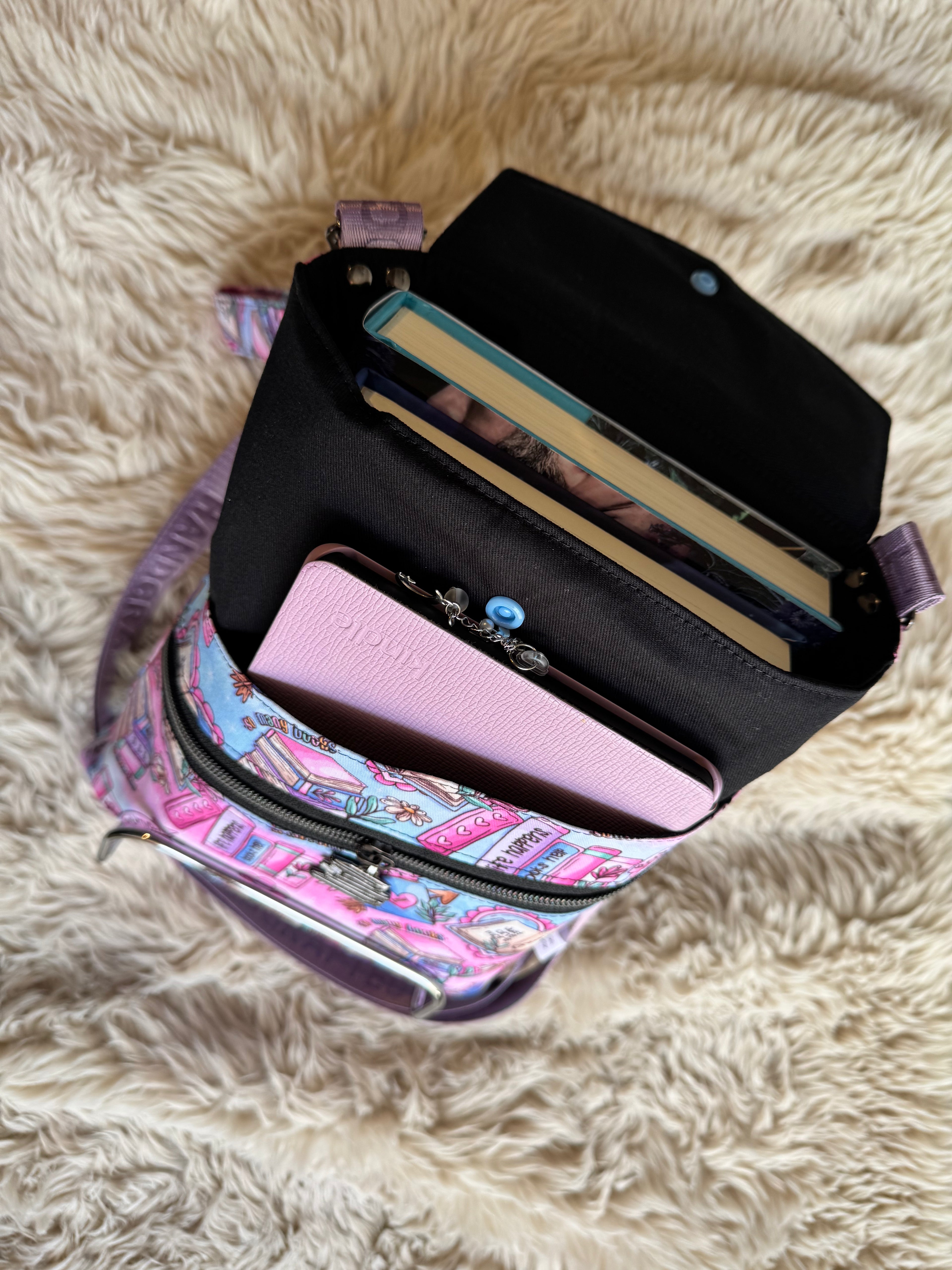 Booktrovert (Ombré) Large 3in1 Sleeve with adjustable strap