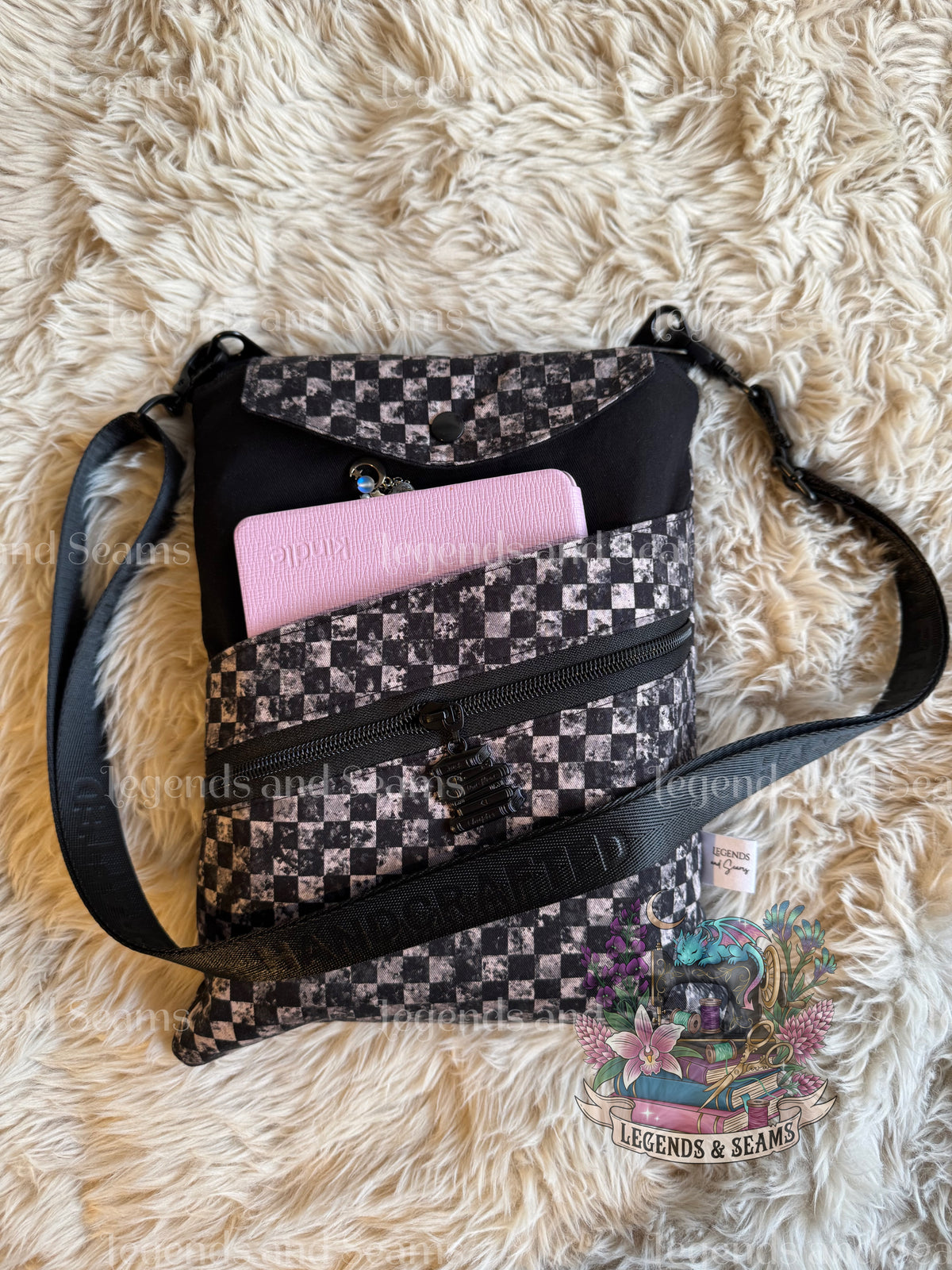 Check Large 3in1 with adjustable strap