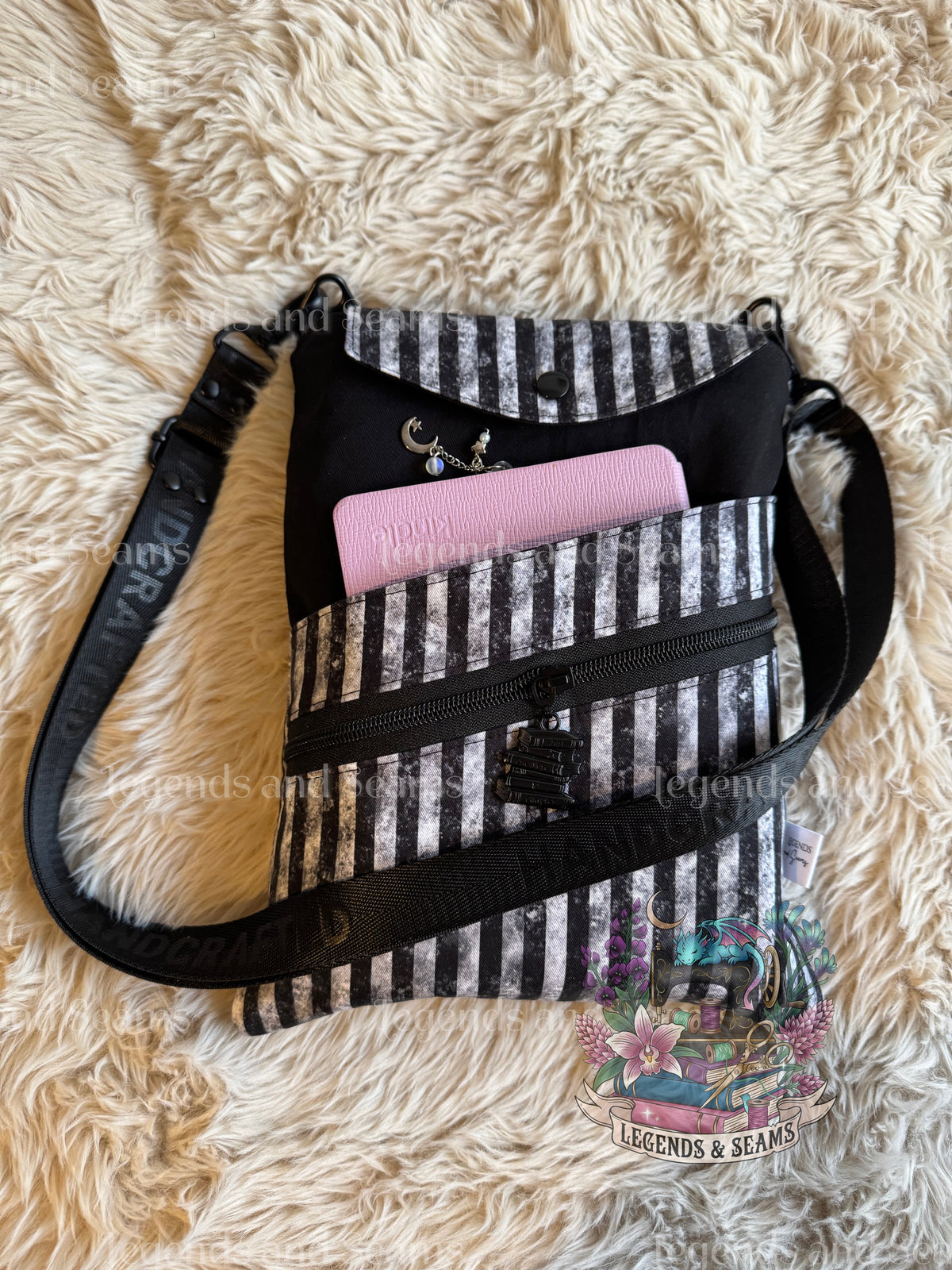 Stripes Large 3in1 with adjustable strap