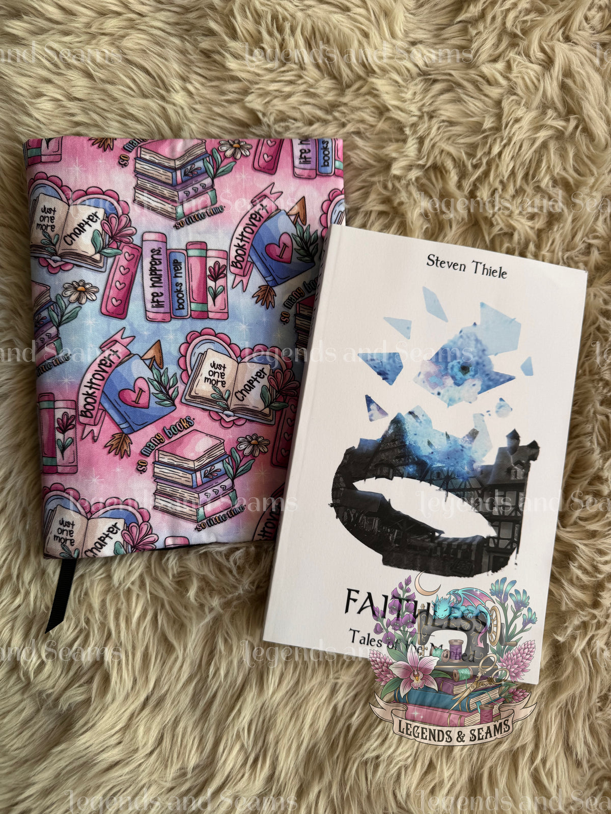 Booktrovert (Ombré semi-exclusive) Dust Jacket