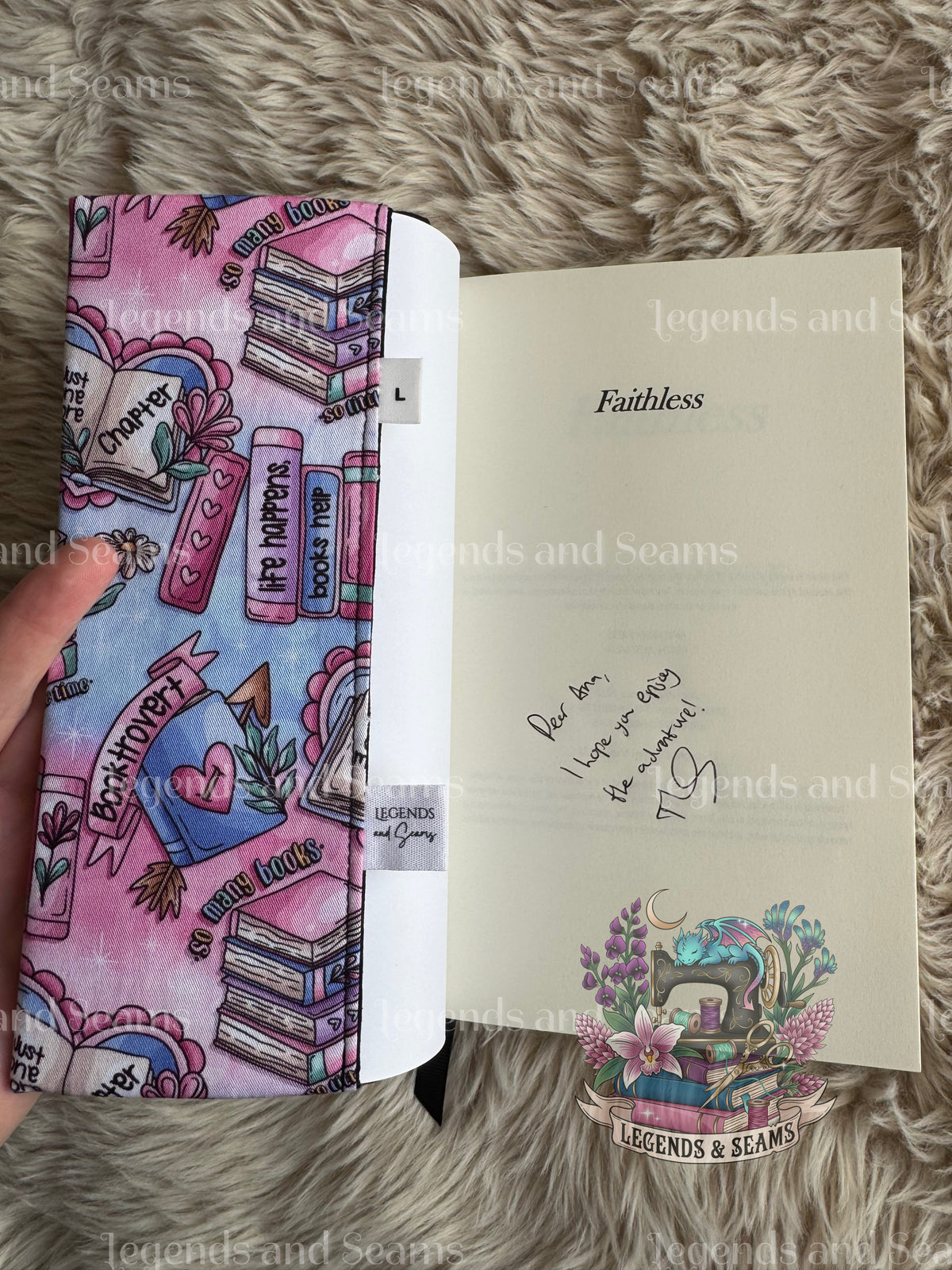 Booktrovert (Ombré semi-exclusive) Dust Jacket