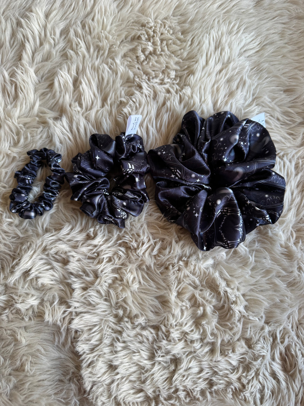 Skele heart Scrunchie