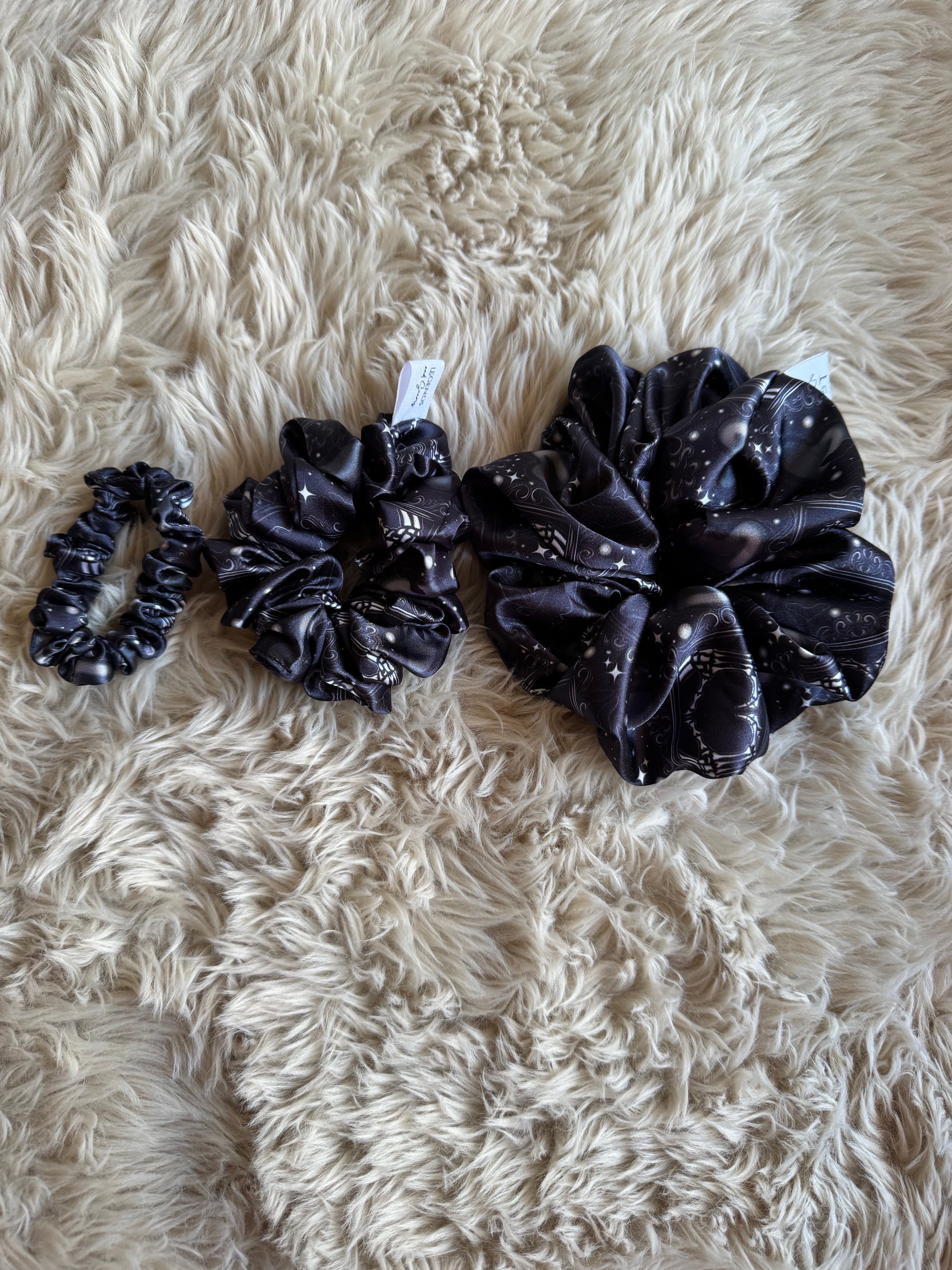 Skele heart Scrunchie
