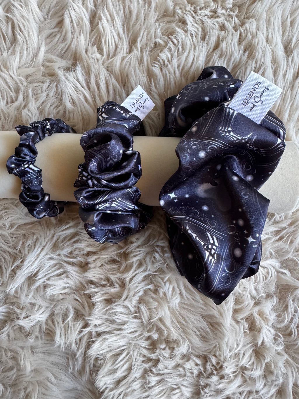 Skele heart Scrunchie